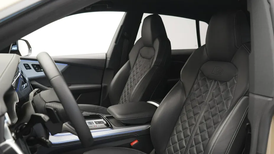 AUDI Q8 -