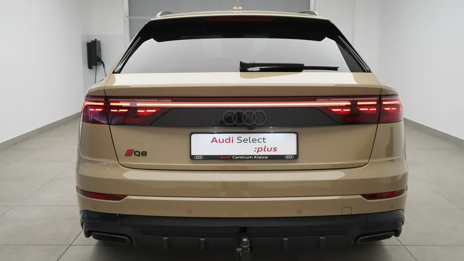 AUDI Q8 -