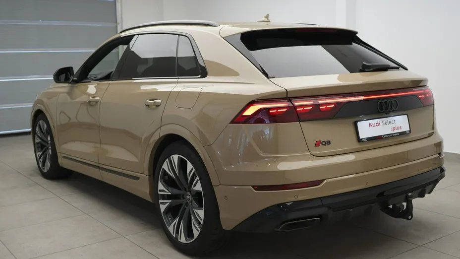 AUDI Q8 -