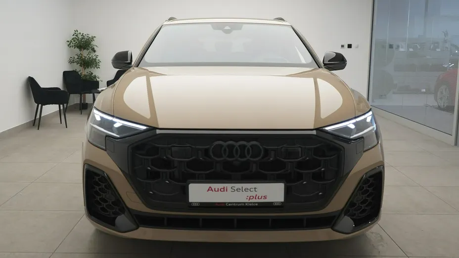 AUDI Q8 -