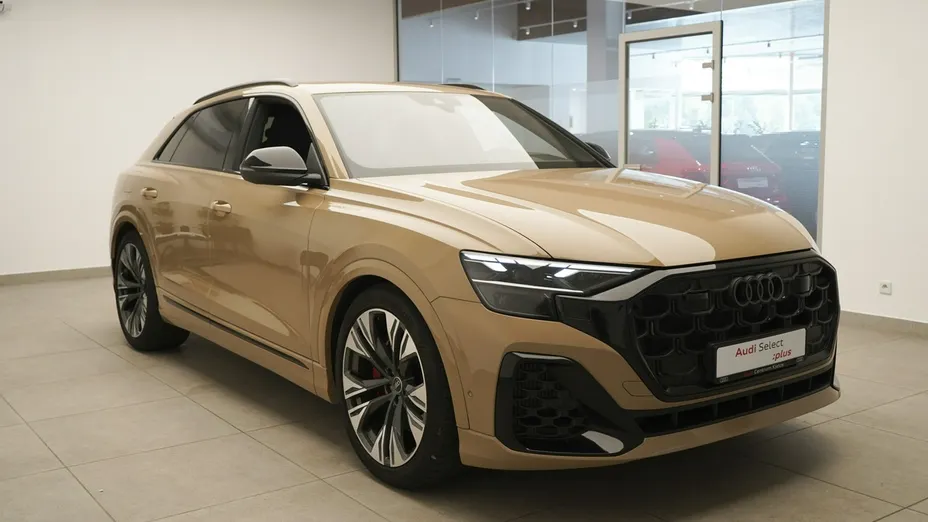 AUDI Q8 -