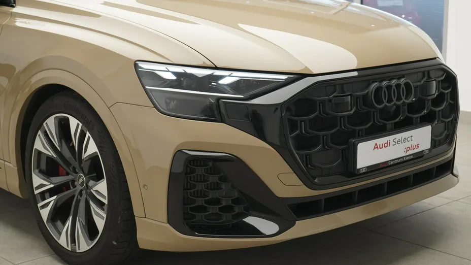 AUDI Q8 -