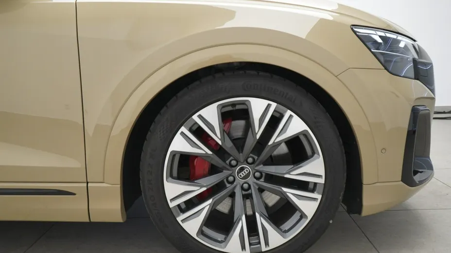 AUDI Q8 -