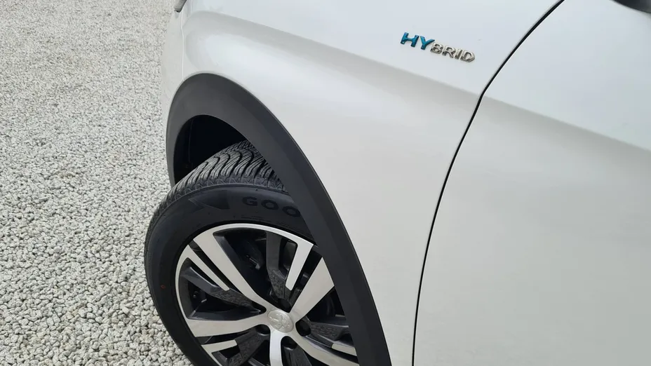 PEUGEOT 3008 -