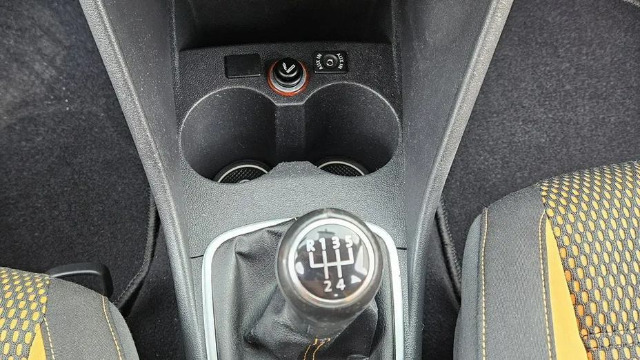 VOLKSWAGEN Polo -