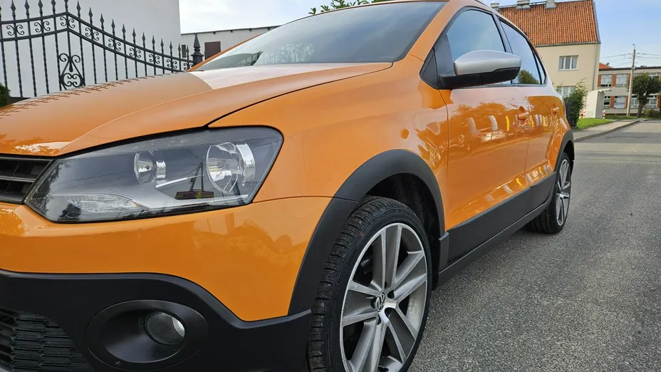 VOLKSWAGEN Polo -