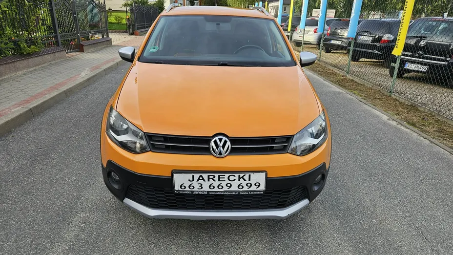 VOLKSWAGEN Polo -