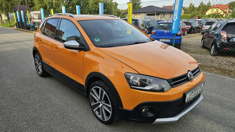 VOLKSWAGEN Polo -