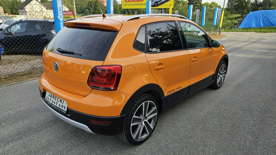 VOLKSWAGEN Polo -
