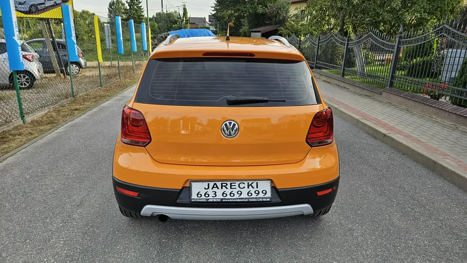 VOLKSWAGEN Polo -
