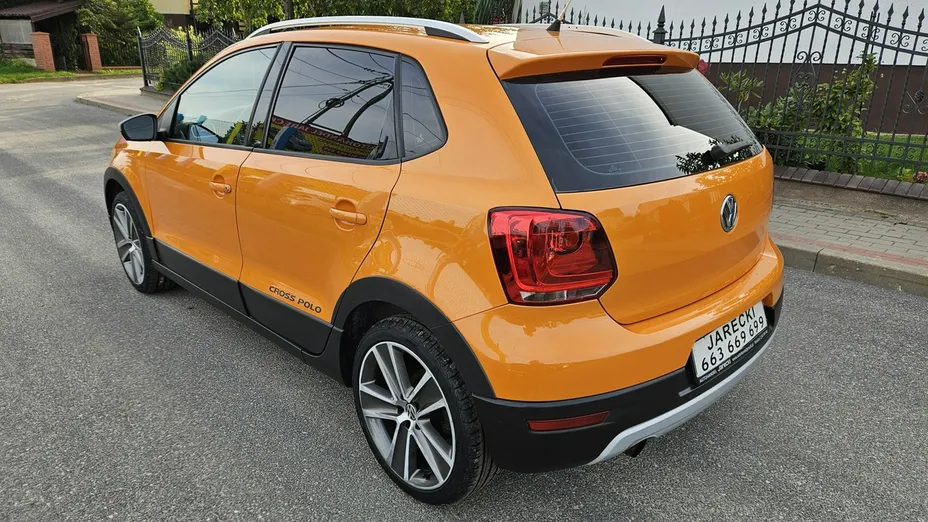 VOLKSWAGEN Polo -