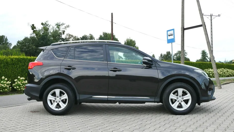 TOYOTA RAV4 -