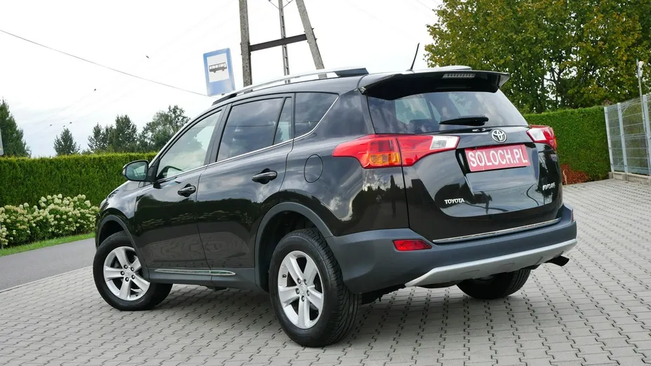TOYOTA RAV4 -