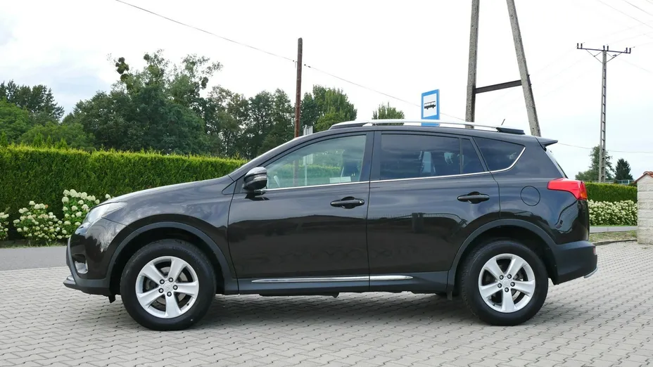 TOYOTA RAV4 -