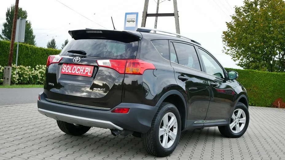 TOYOTA RAV4 -