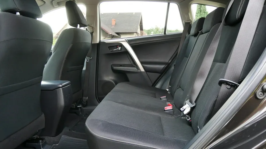 TOYOTA RAV4 -