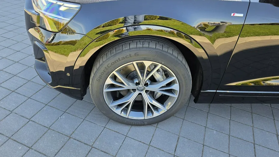 AUDI Q8 -