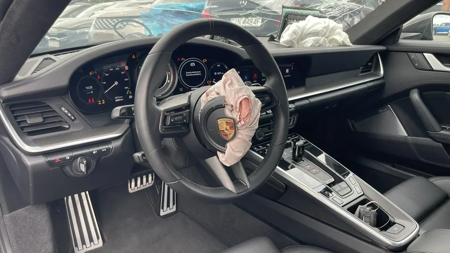 PORSCHE 911 -
