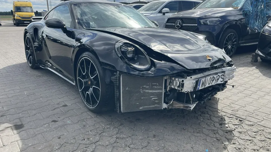 PORSCHE 911 -