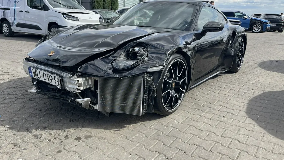 PORSCHE 911 -