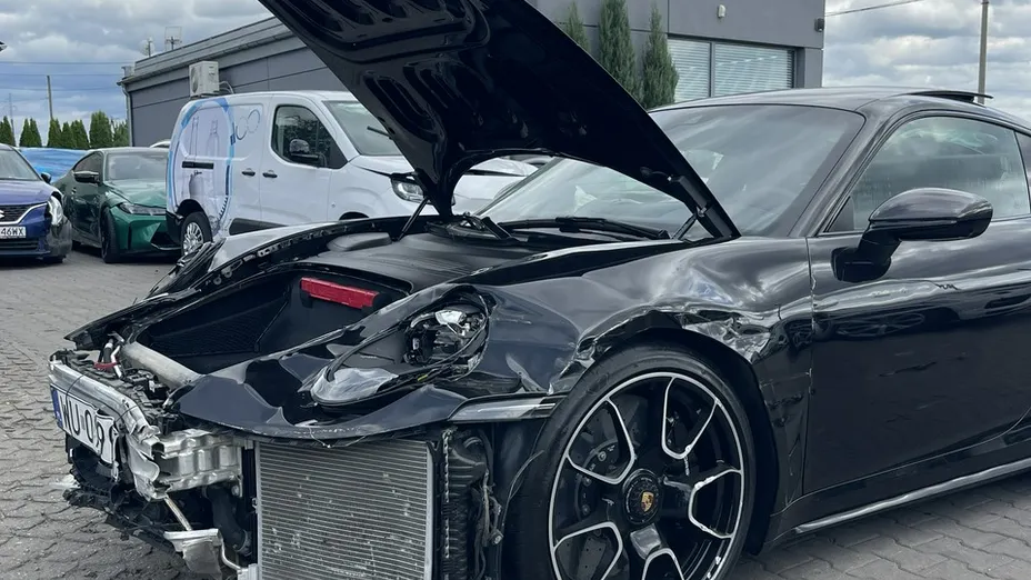 PORSCHE 911 -