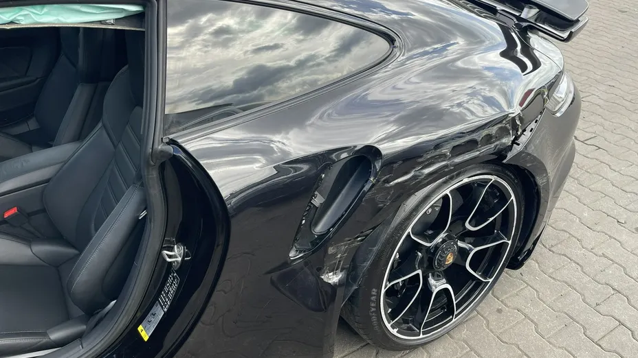 PORSCHE 911 -