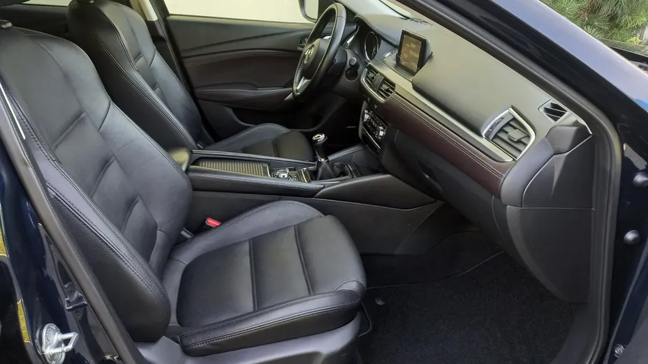 MAZDA 6 -