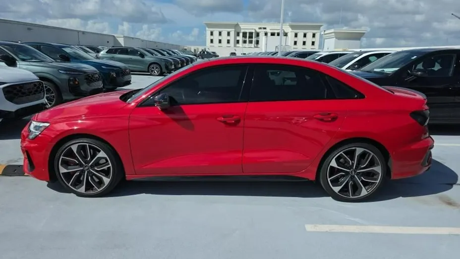 AUDI S3 Limousine -