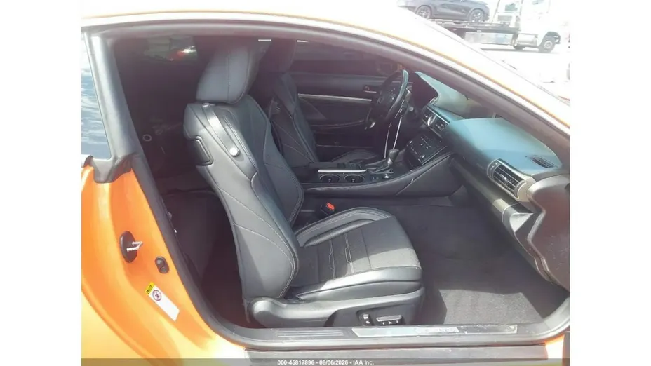 LEXUS RC -