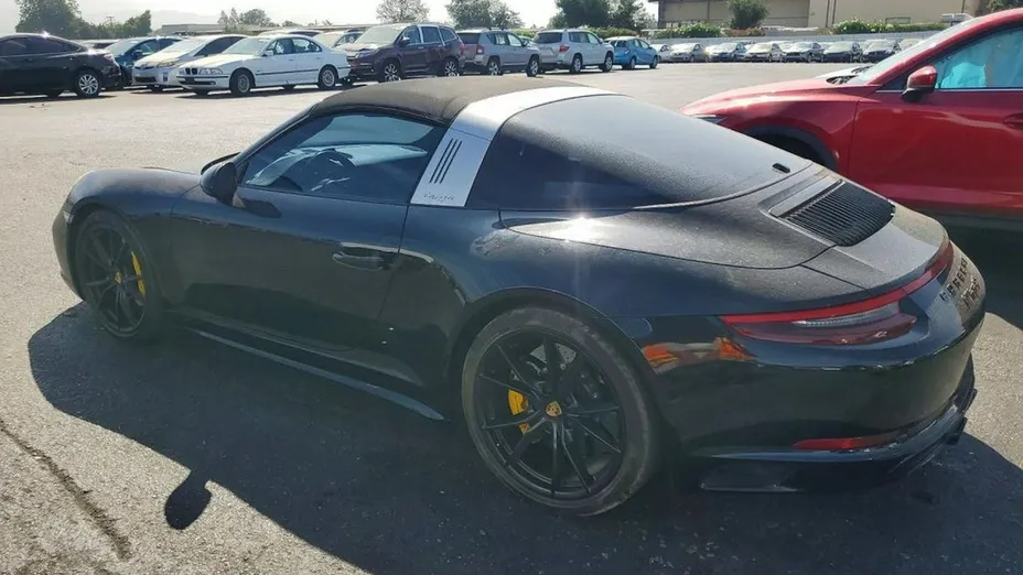 PORSCHE 911 -