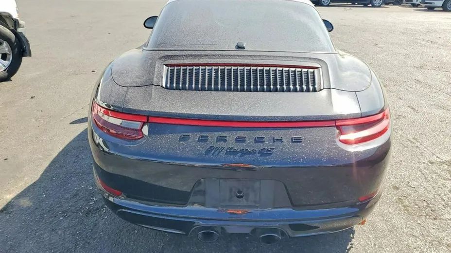 PORSCHE 911 -