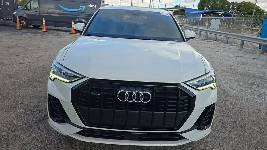 AUDI Q3 -