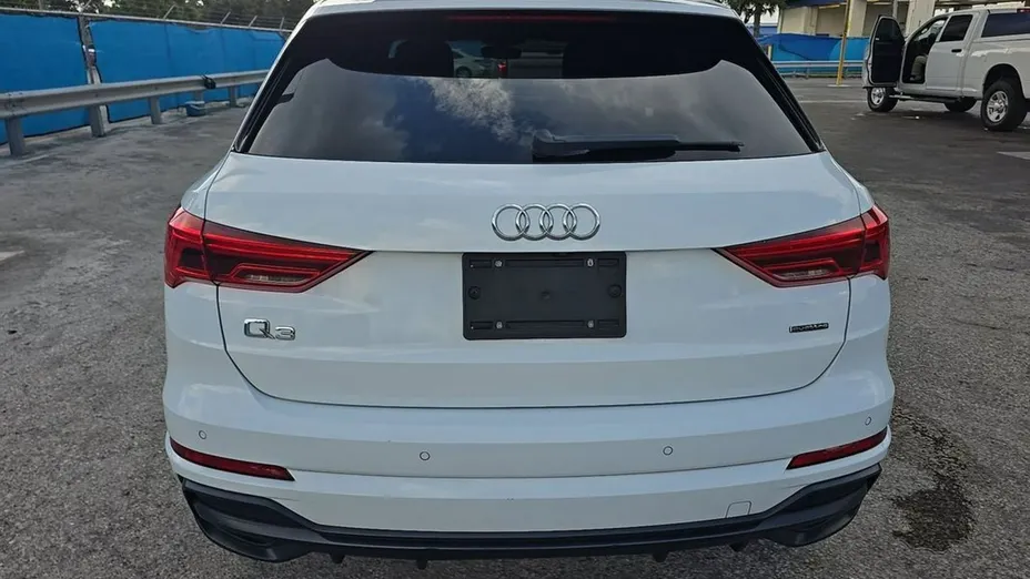 AUDI Q3 -
