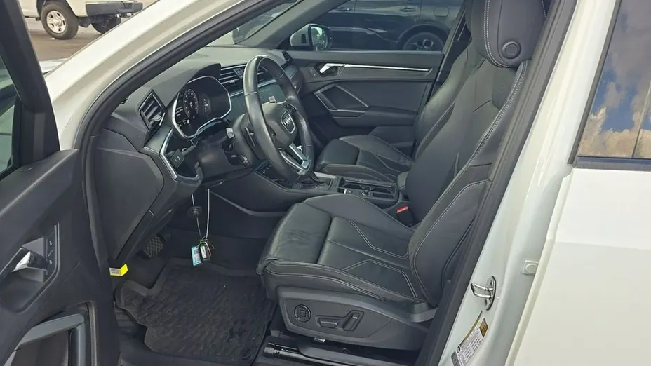 AUDI Q3 -