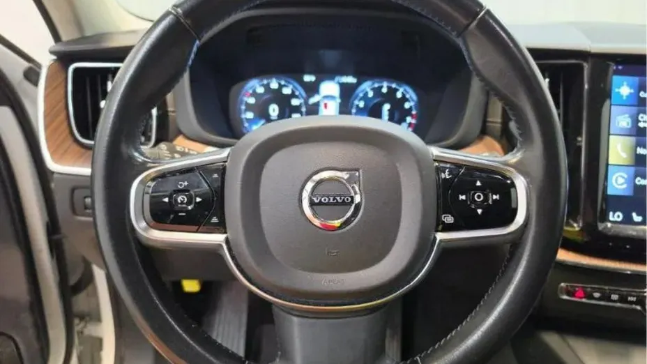 VOLVO XC60 -
