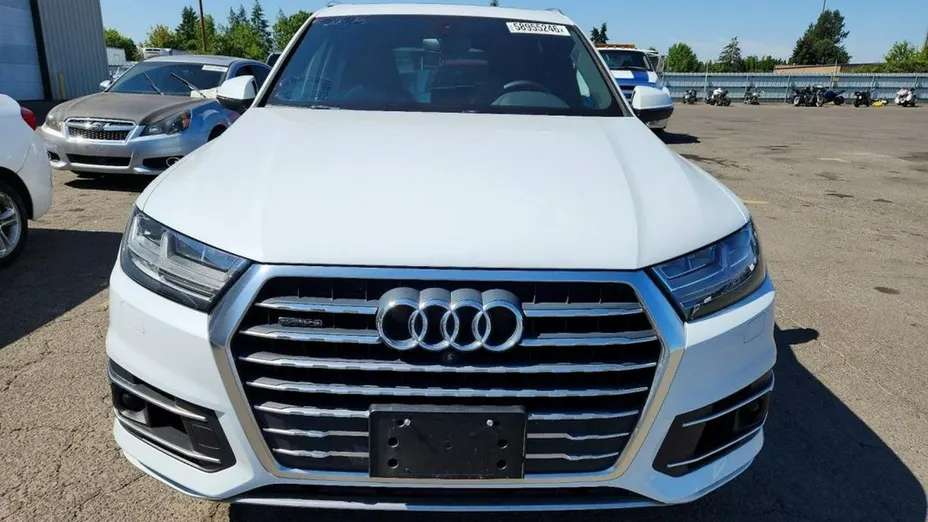 AUDI Q7 -
