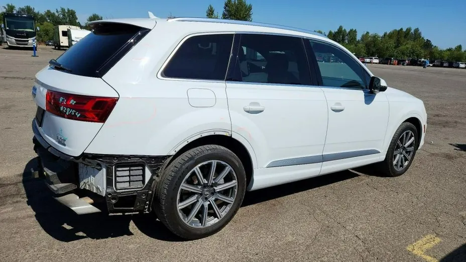 AUDI Q7 -