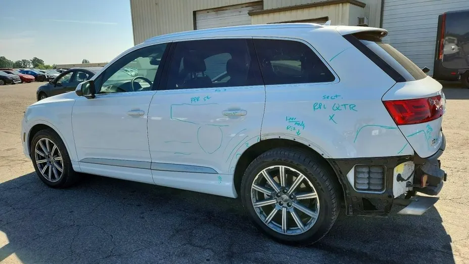 AUDI Q7 -