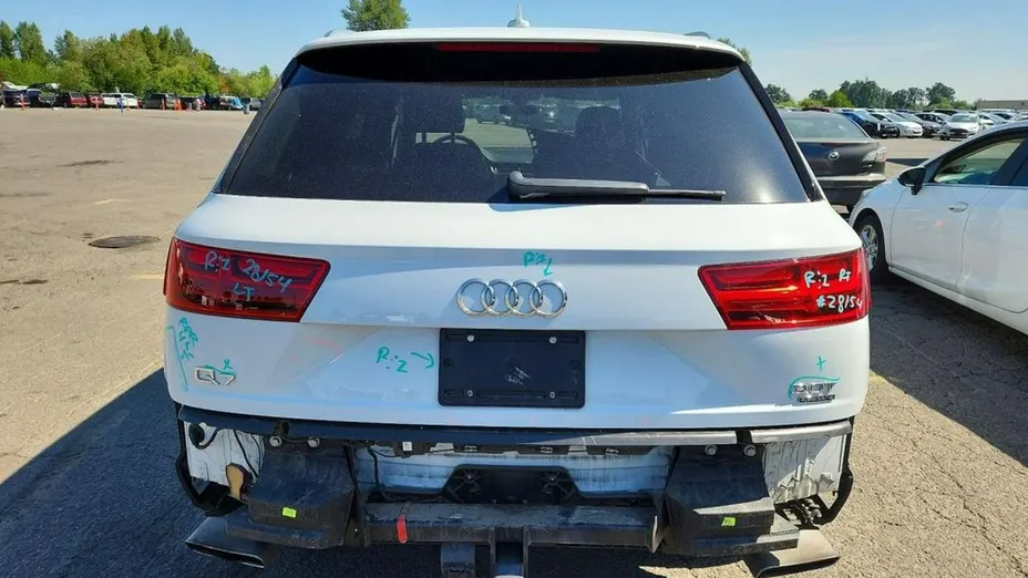 AUDI Q7 -