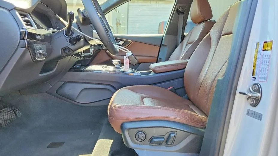 AUDI Q7 -