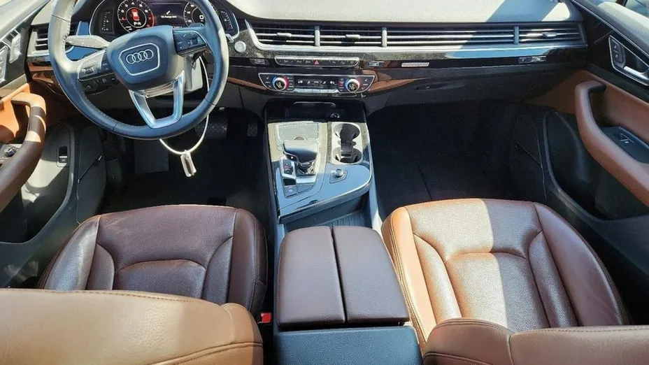 AUDI Q7 -