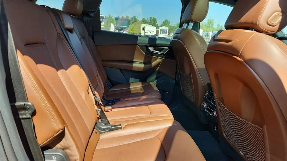 AUDI Q7 -