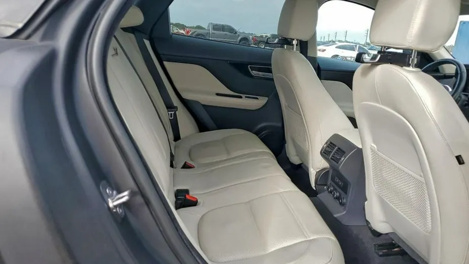 JAGUAR F-Pace -