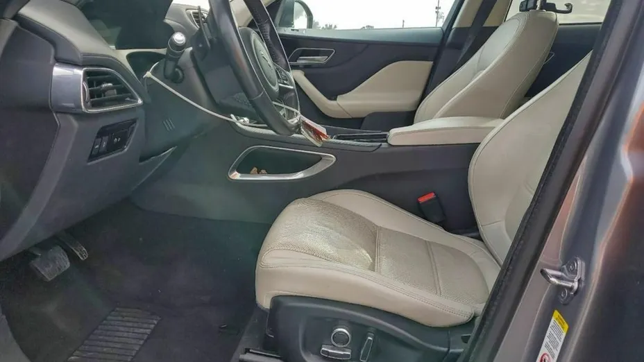 JAGUAR F-Pace -