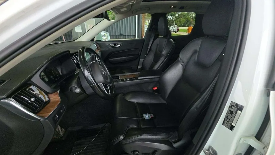 VOLVO XC60 -