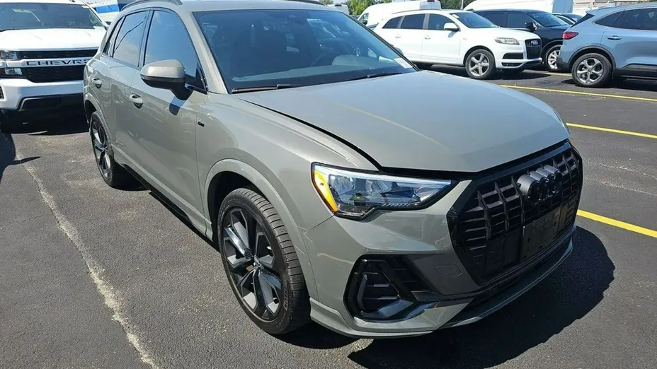 AUDI Q3 -
