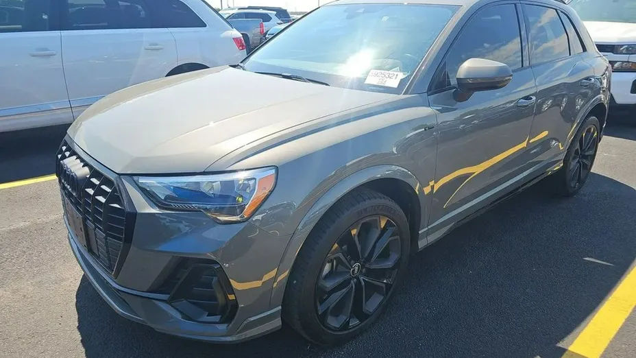 AUDI Q3 -