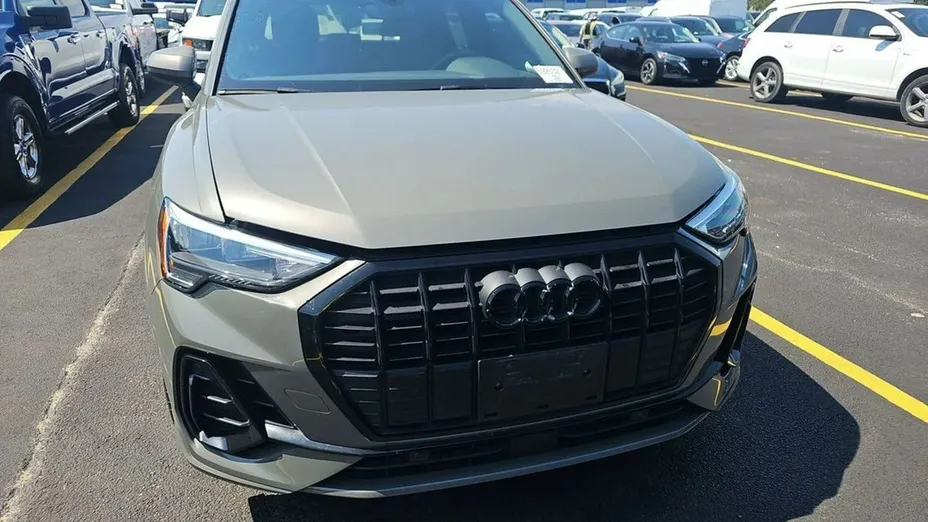 AUDI Q3 -