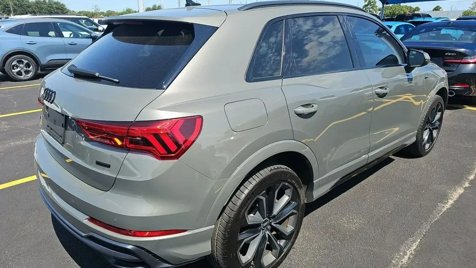 AUDI Q3 -