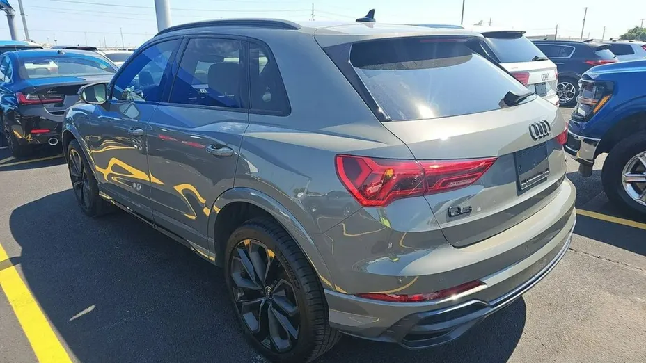 AUDI Q3 -